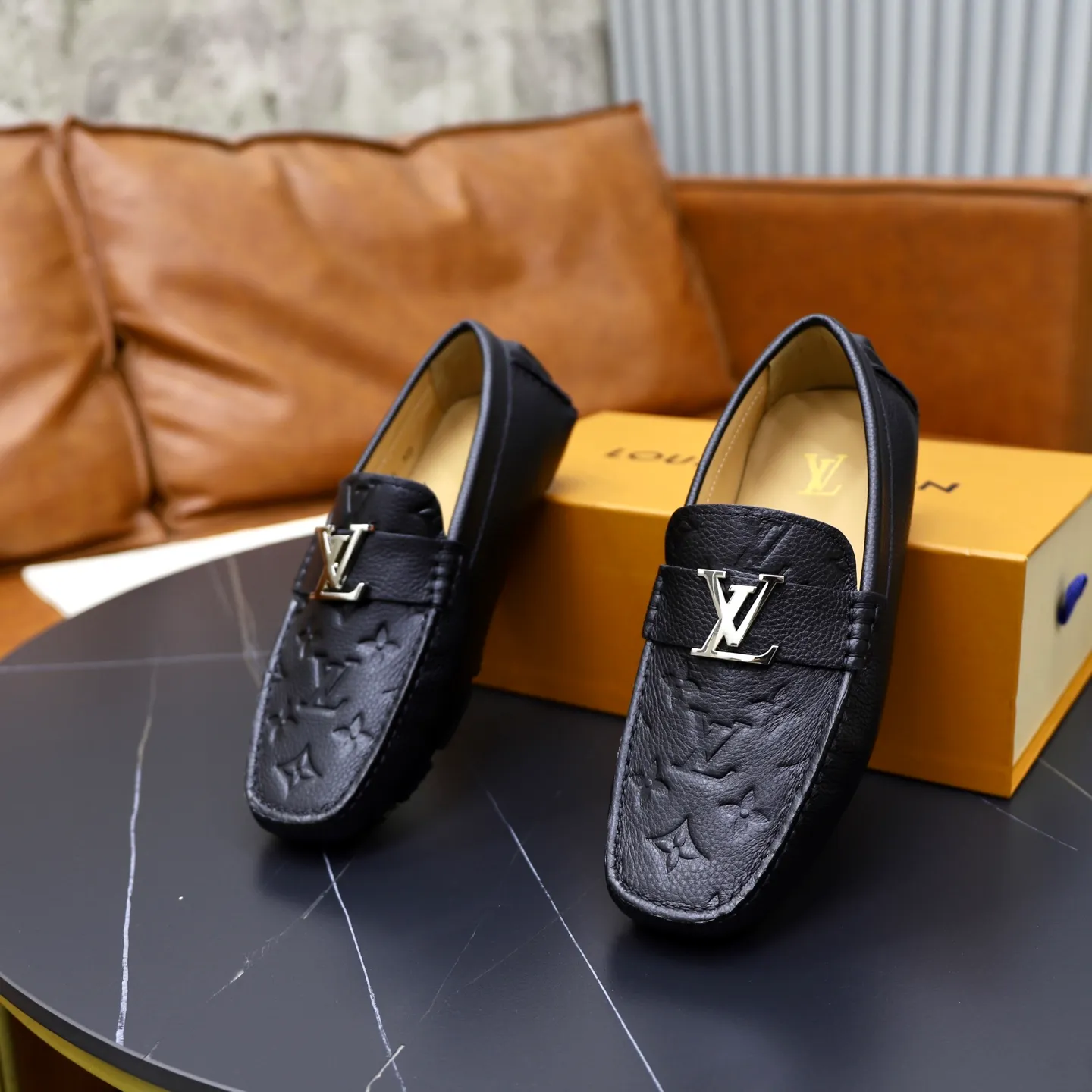Ex-factory price: 480💰【LV】Louis Vuitton ⚠️High-end men’s driving and pedal series ⚠️38-44 (customized for 45) ⚠️All original cowhide leather! Thick and soft! Made entirely of calfskin lining! Rubber sheet anti-slip beanie sole! Three-dimensional package technology! Fashionable and classic! Handicrafts! Original high quality! Feel free to compare!